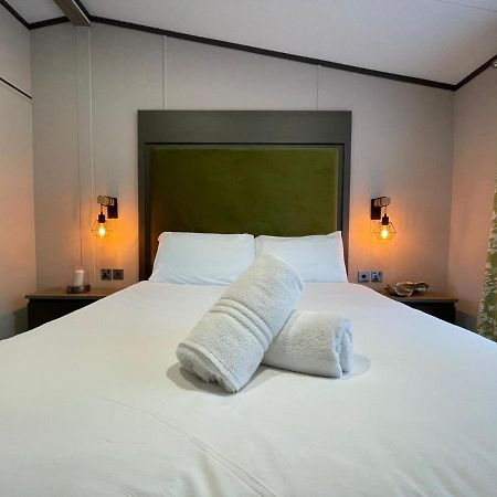 Gleneagles Lodge With Hot Tub York Esterno foto