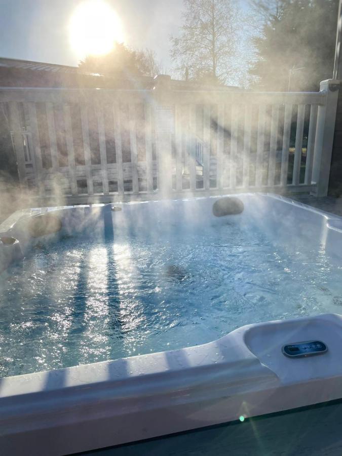 Gleneagles Lodge With Hot Tub York Esterno foto