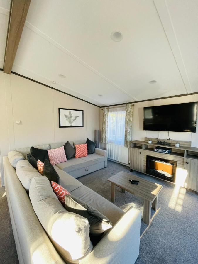 Gleneagles Lodge With Hot Tub York Esterno foto